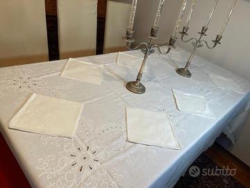 Tovaglia in lino ricamata a mano, 12 tovaglioli