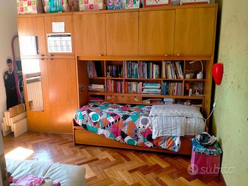 cameretta a ponte e scrivania