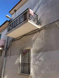 Palazzo / Stabile di 910 m² con più di 5 locali a 