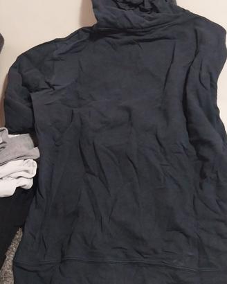 Felpa nera con disegni 