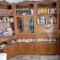 Grande libreria in legno di noce massello