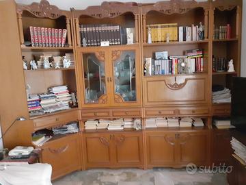 Grande libreria in legno di noce massello