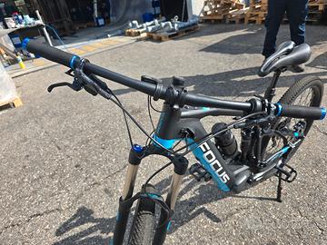 Bicicletta con pedalata assistita