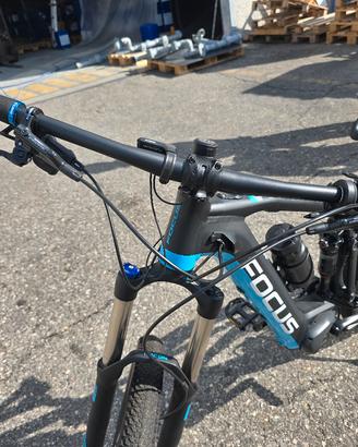 Bicicletta con pedalata assistita