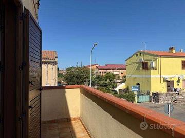 Primo piano con ingresso indipendente, cortile e p