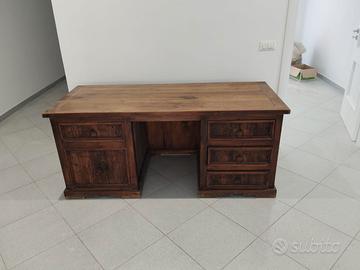 Scrivania in noce