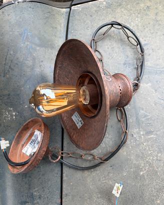 Lampadari stile industriale vintage.
