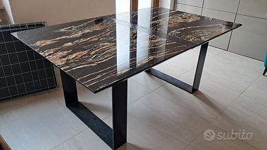 Tavolo artigianale effetto marmo