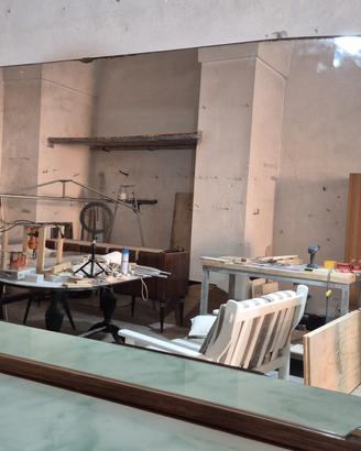 Specchiera vintage anni ’50 con cornice in legno.