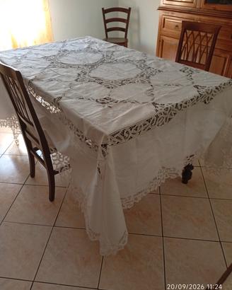 tovaglia e tovaglioli lavorati a pizzo rinasciment