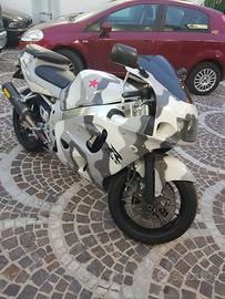 Suzuki GSXR 600 modello Sdrad a carburatori