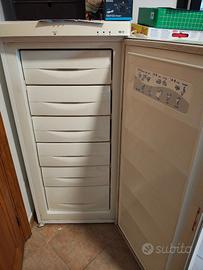 Freezer verticale 6 cassetti