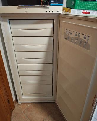 Freezer verticale 6 cassetti