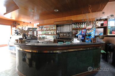 Ampio locale al piano terra zona centrale