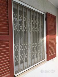 Grata estensibile per finestra