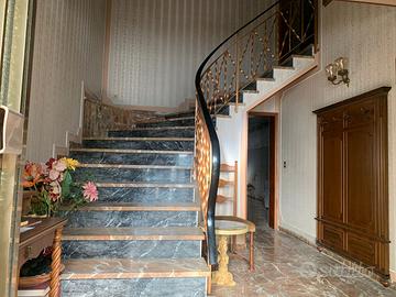 Zona gallery. ampio appartamento con ingresso ind