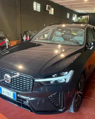 Volvo XC60 2.0 b4 Plus Dark awd auto