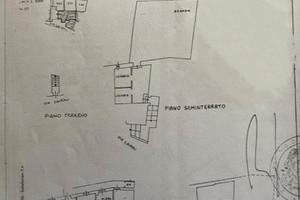 Porzione immobiliare di 75 mq con cantine e resede