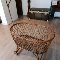 Culla in vimini su ruote
