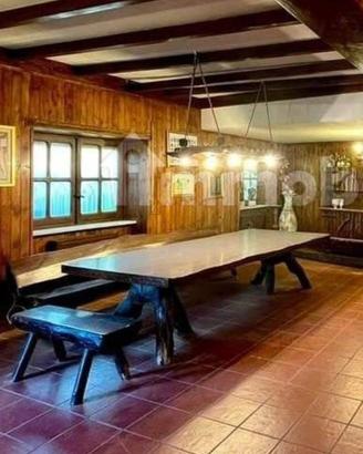 Tavolo gigante in legno massiccio da taverna