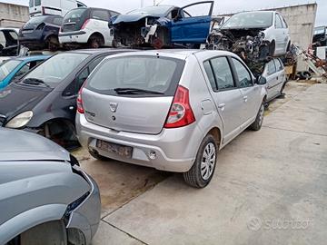 (incidentata)dacia sandero 2008-12 x ricambi #317