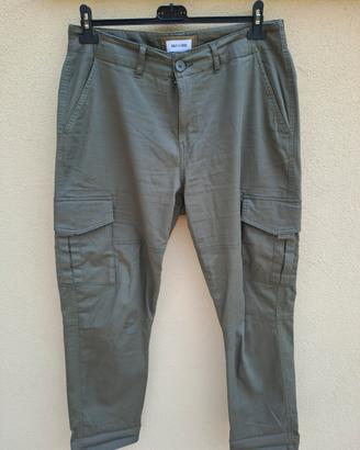 Pantaloni con tasconi 