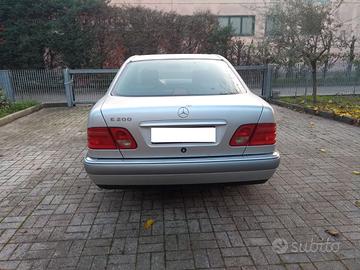 mercedes  e200