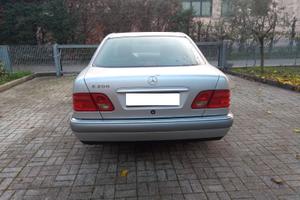 mercedes  e200