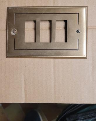 placche copriforo per interruttori  e prese.