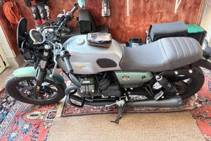 Moto Guzzi V7 850 Stone Centenario accessoriata