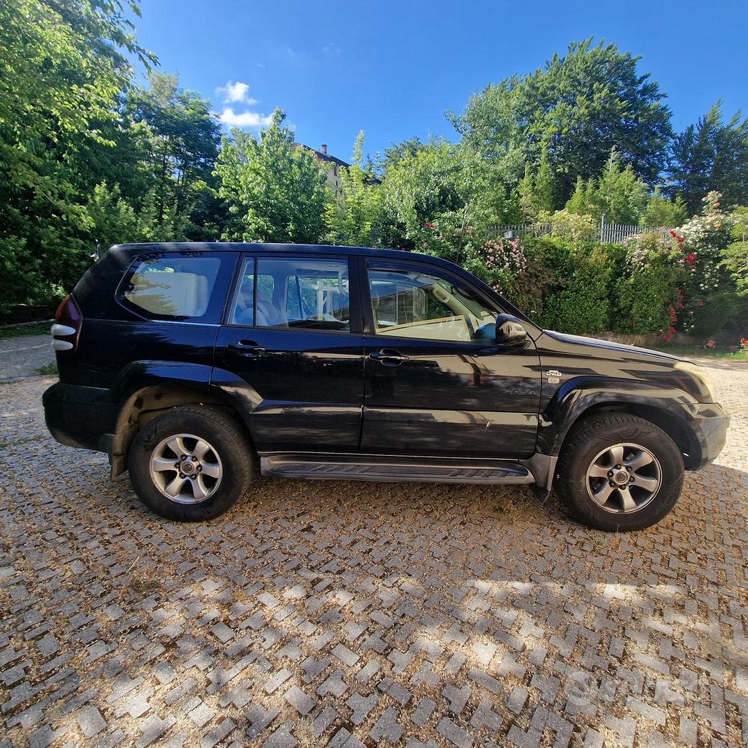 Toyota Land Cruiser 2005 photo 2