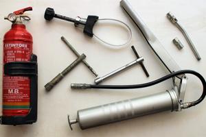 Attrezzi per motori marini entrobordo