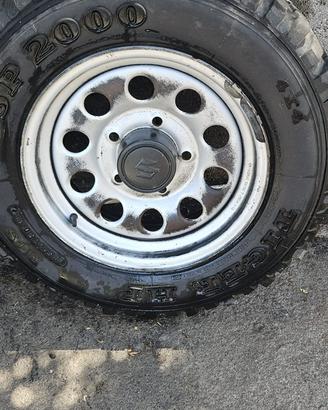Cerchioni e gomme suzuky jimmy originali mai usate