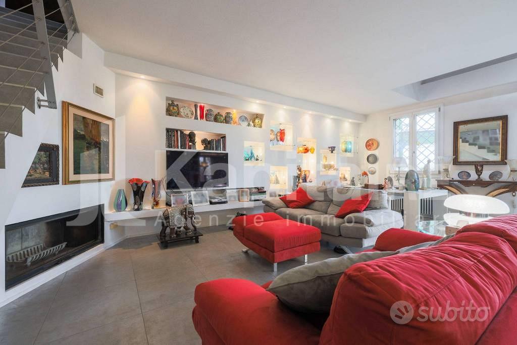 Villa di 270 m² con più di 5 locali e box auto a C - Vista 4