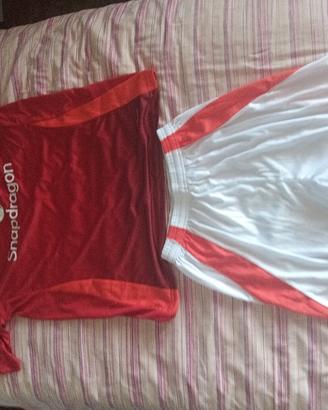 Maglia e pantaloncini Manchester United 2024/25