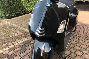 Vespa GTS 300 nera