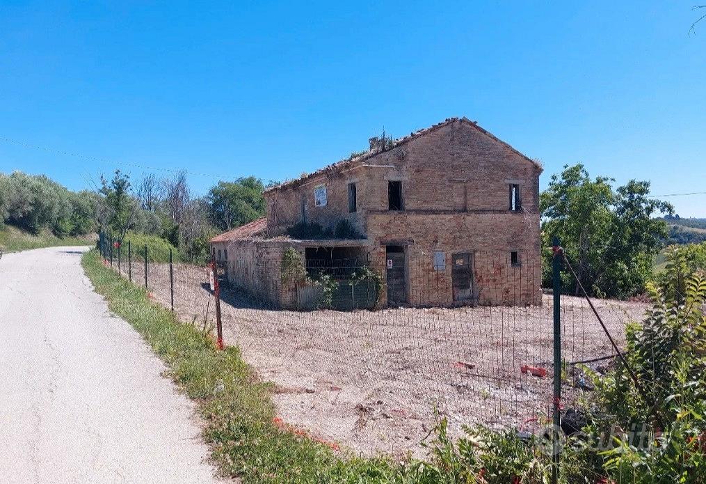 Casa Colonica con Capannone e terreno - Altro