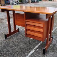 scrivania in teak anni 60 .nordico ,svedese . 