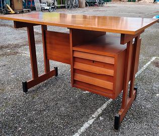 scrivania in teak anni 60 .nordico ,svedese . 