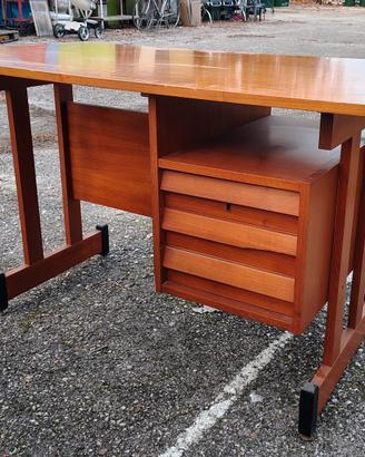 scrivania in teak anni 60 .nordico ,svedese . 