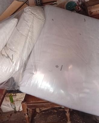 Materasso con coppia cuscini 
