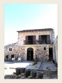 Rustico / Casale di 120 m² con 2 locali e posto au