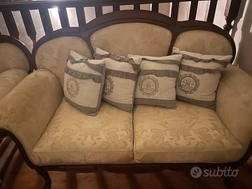 divano  2 posti e 2 poltrone   In arigiano veneto