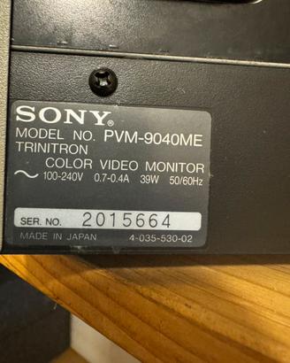 Monitor Sony PVM-9040ME, della serie Trinitron