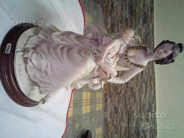 Statua "La maternita'"