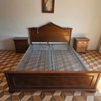 Camera da letto con comodini armadio comò e letto