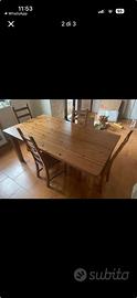 Tavolo legno color noce e 4 sedie 