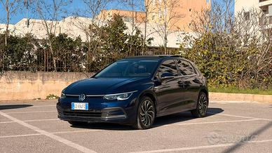 Volkswagen Golf 8 2.0 116cv
