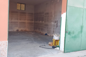 Quarto-trav.di via marmolito locale uso deposito