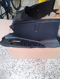 basetta poggiapiedi xmax 400